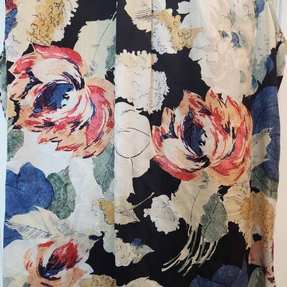 Elizabeth and James Black and White Sleeveless Blouse - Picture 10 of 12